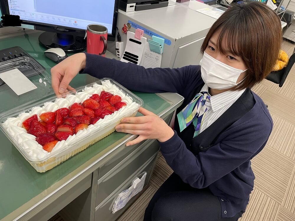 話題のケーキと老舗のお餅。